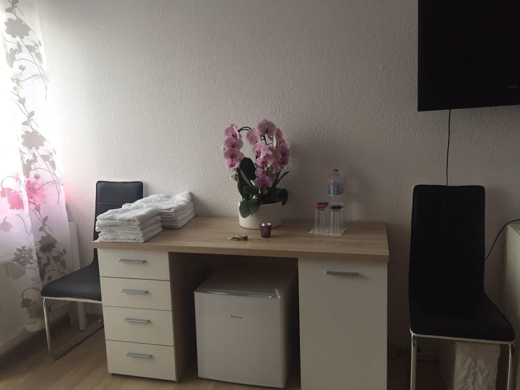 Privatzimmer Am Rathaus カッセル エクステリア 写真